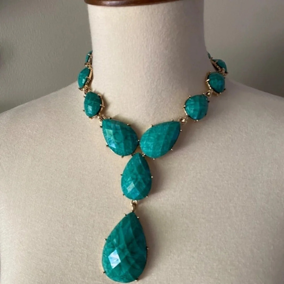 Amrita Singh Green & Gold Statement Necklace - Picture 6 of 7